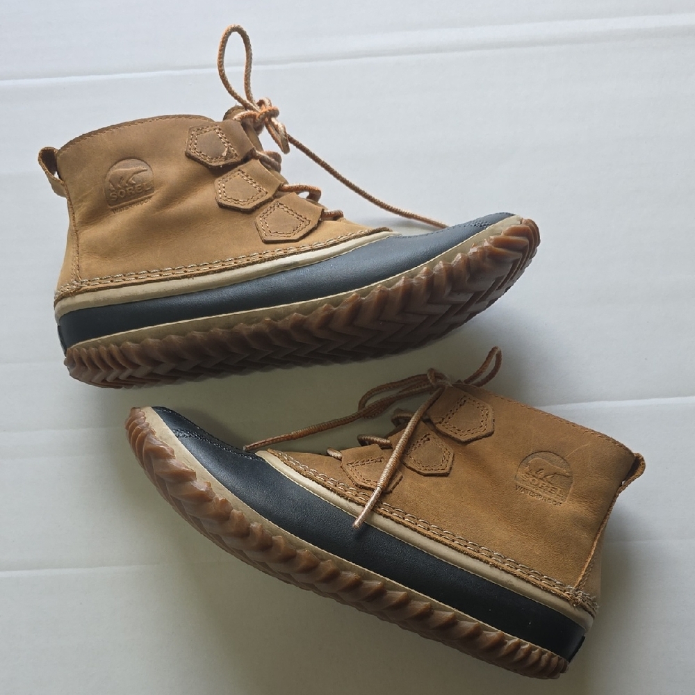 🌸Sorel Women's‎ Tan And Black Boots 8